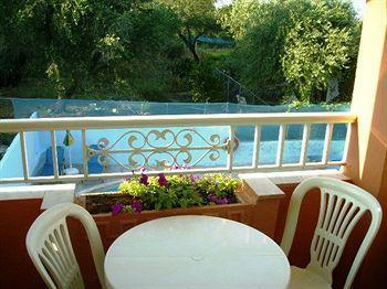 Anna Maria Studios And Apartments Мораїтика Екстер'єр фото